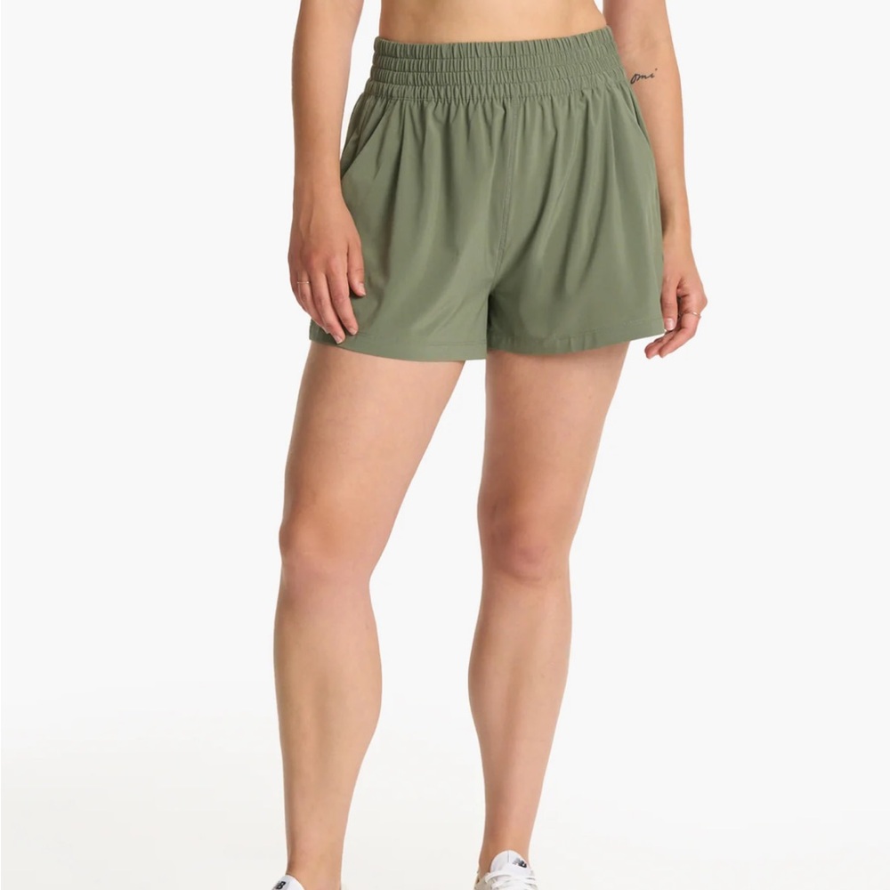 NWT Vuori Villa Short